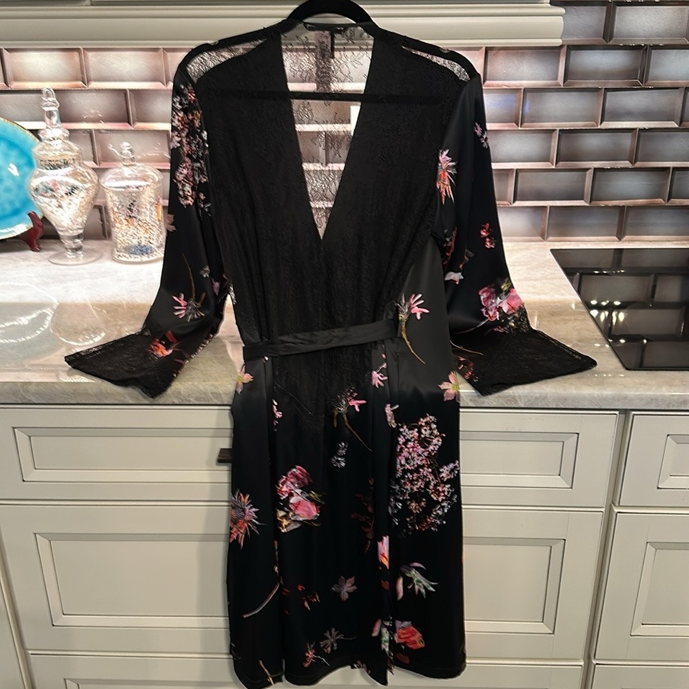 NWT Victoria Secret floral lace chantilly kimono robe SZ XS/S